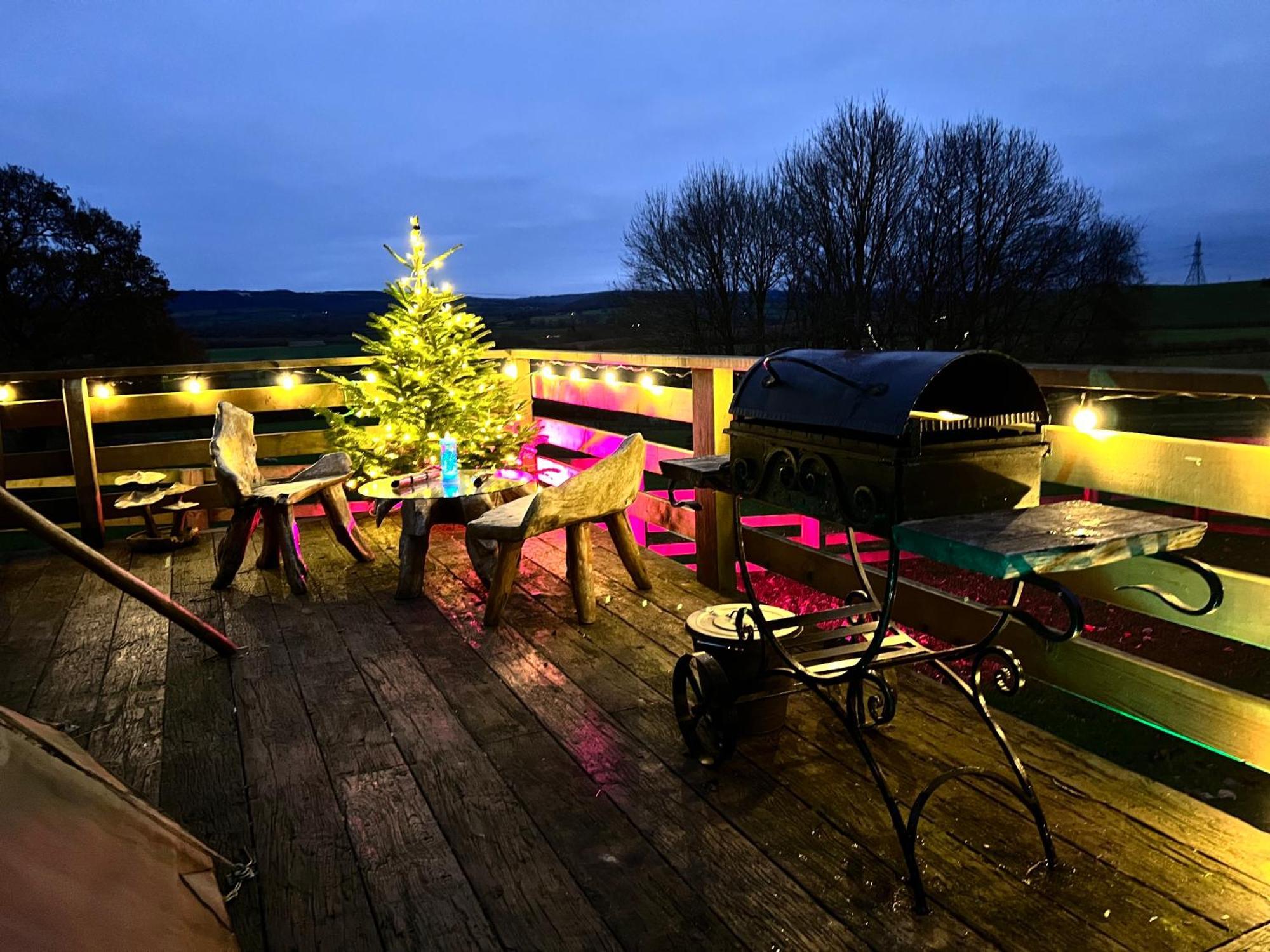 Burtree Country House, Tipi'S, Treehouse & Lodge & House Rooms With Hot Tubs In A Private Garden Thirsk Exterior foto