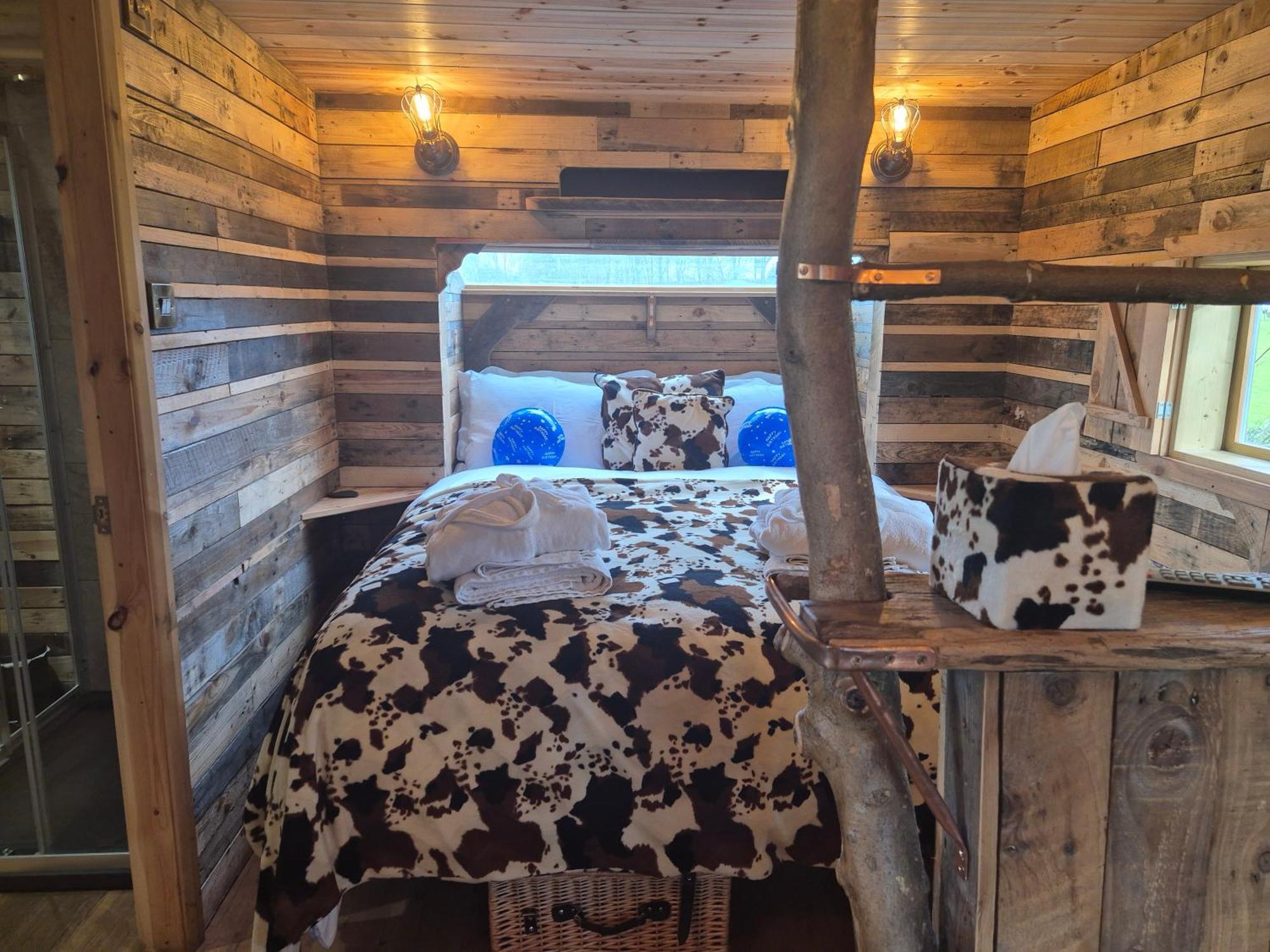 Burtree Country House, Tipi'S, Treehouse & Lodge & House Rooms With Hot Tubs In A Private Garden Thirsk Exterior foto