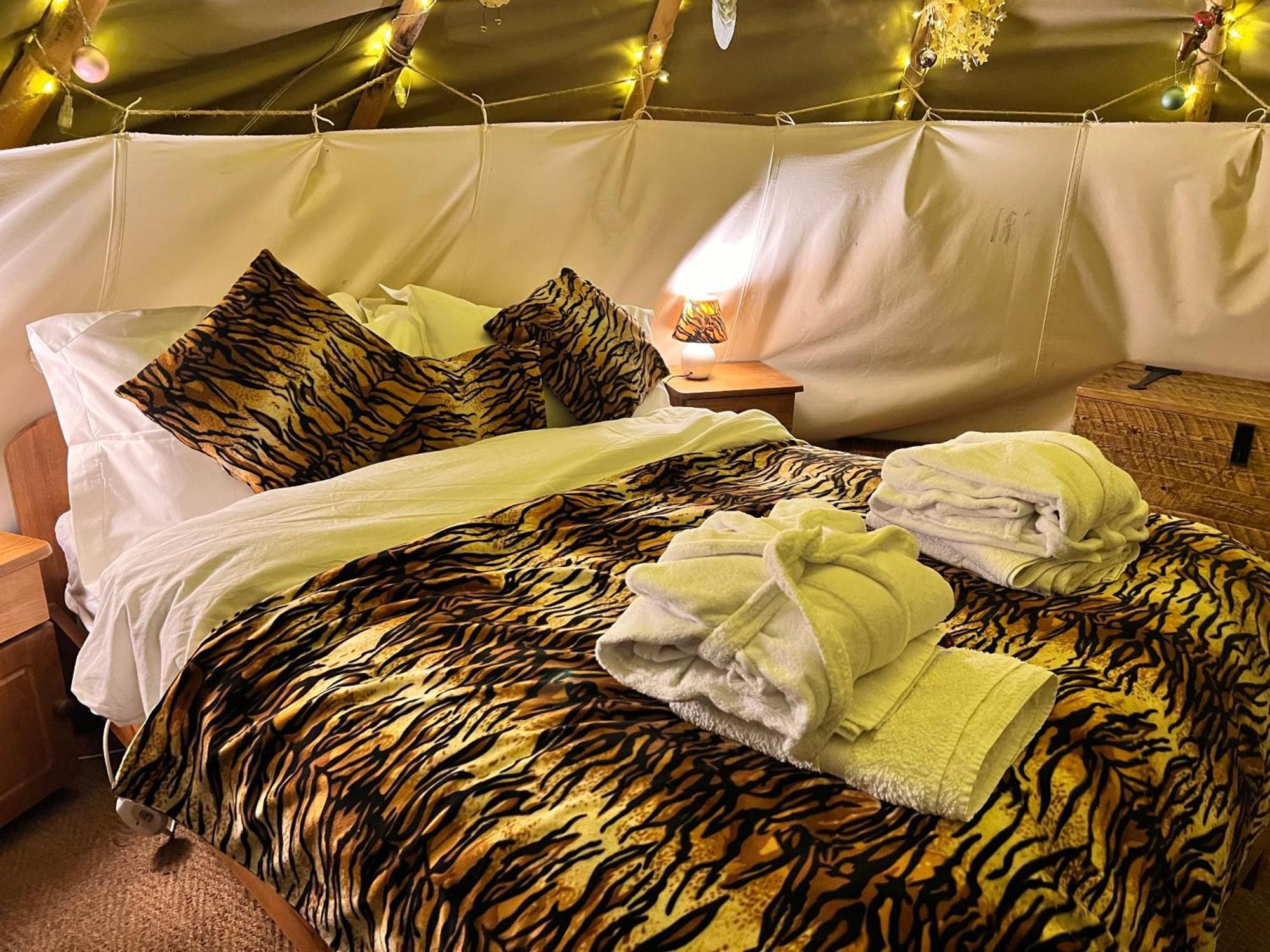 Burtree Country House, Tipi'S, Treehouse & Lodge & House Rooms With Hot Tubs In A Private Garden Thirsk Exterior foto
