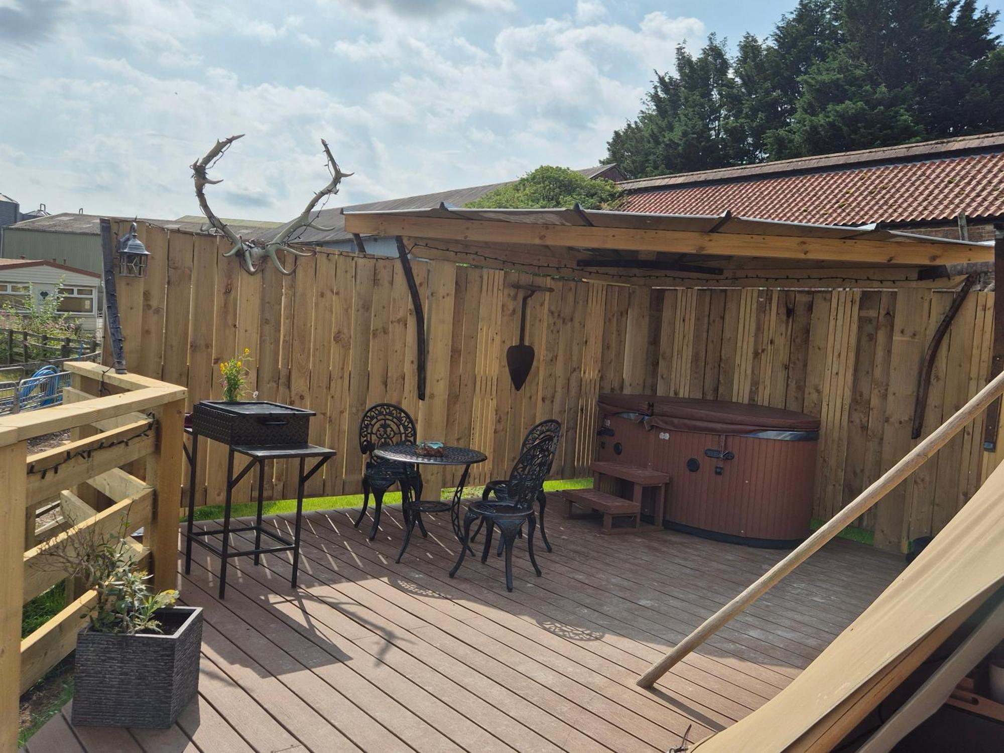 Burtree Country House, Tipi'S, Treehouse & Lodge & House Rooms With Hot Tubs In A Private Garden Thirsk Exterior foto