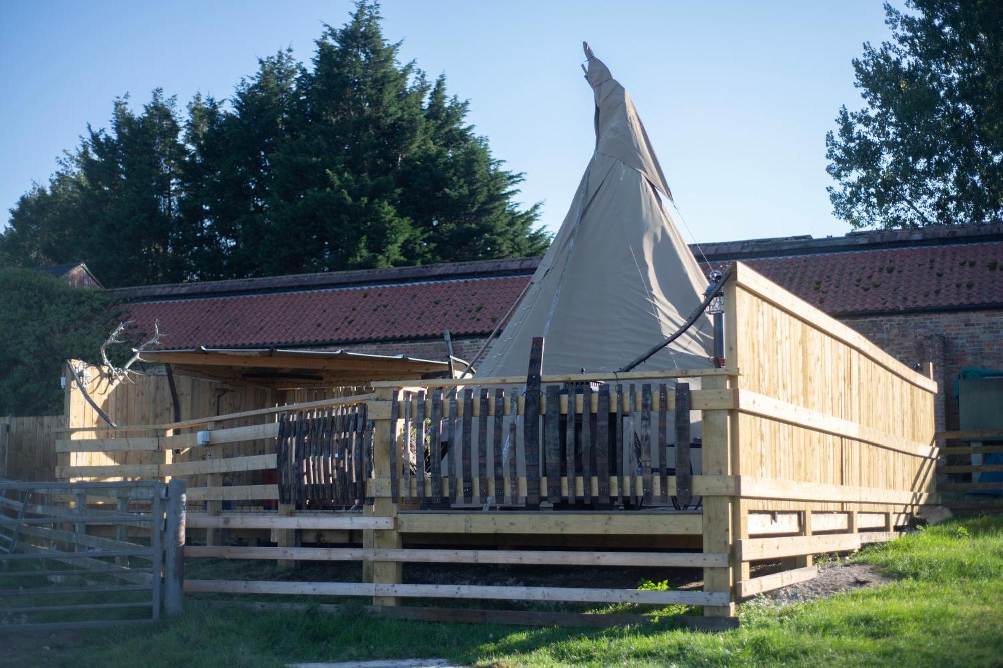 Burtree Country House, Tipi'S, Treehouse & Lodge & House Rooms With Hot Tubs In A Private Garden Thirsk Exterior foto